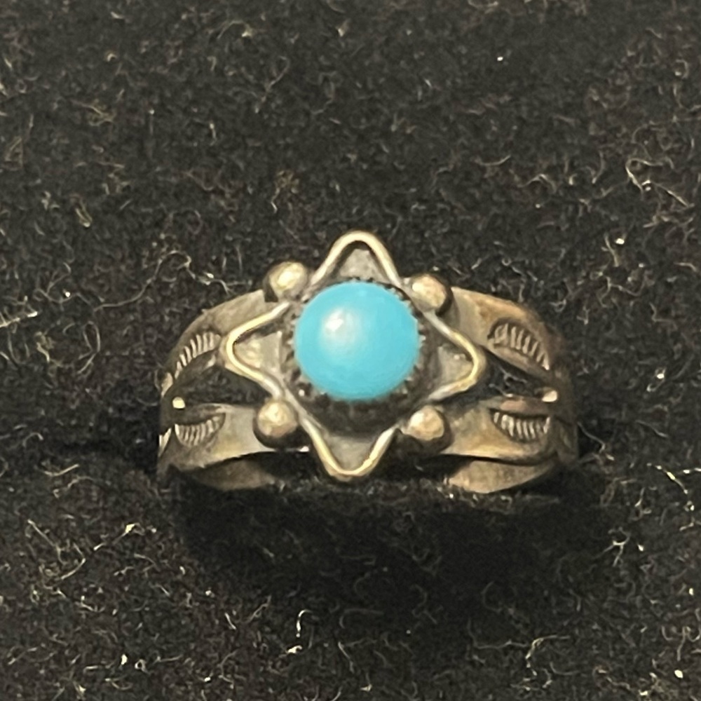 VTG SOUTHWEST sterling silver
Turquoise Pinky Toe RING SZ 4.75